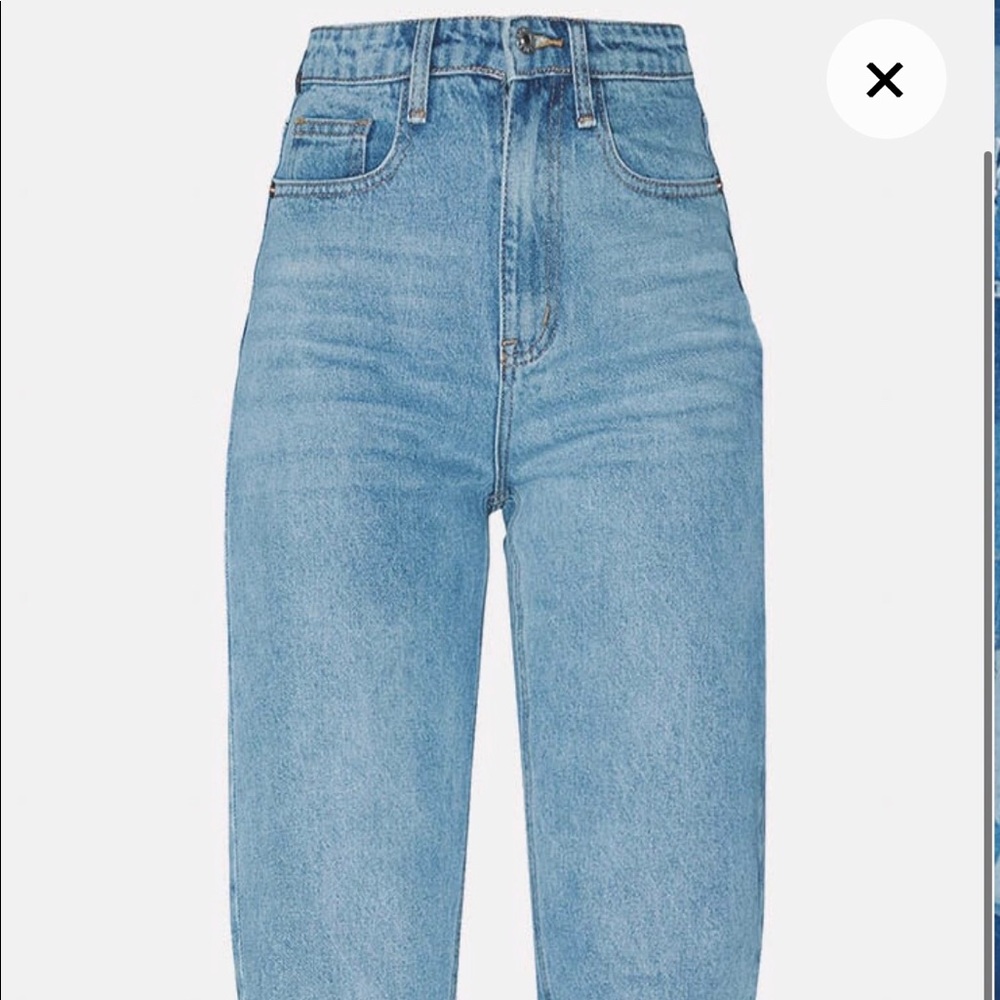 Pretty Little Thing Ripped Bum mom jeans